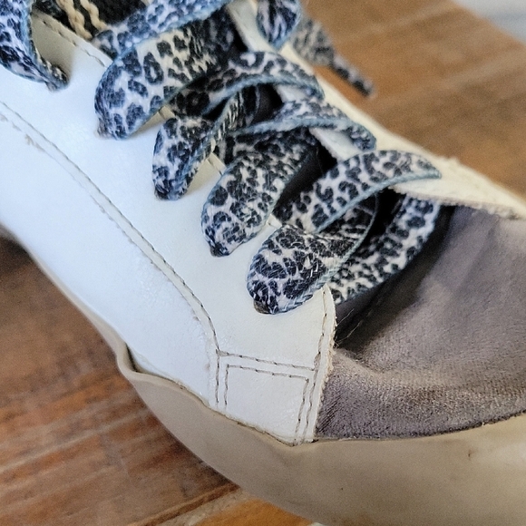 ShuShop Kids Sneakers with Pink Star and Leopard Laces - Picture 4 of 9